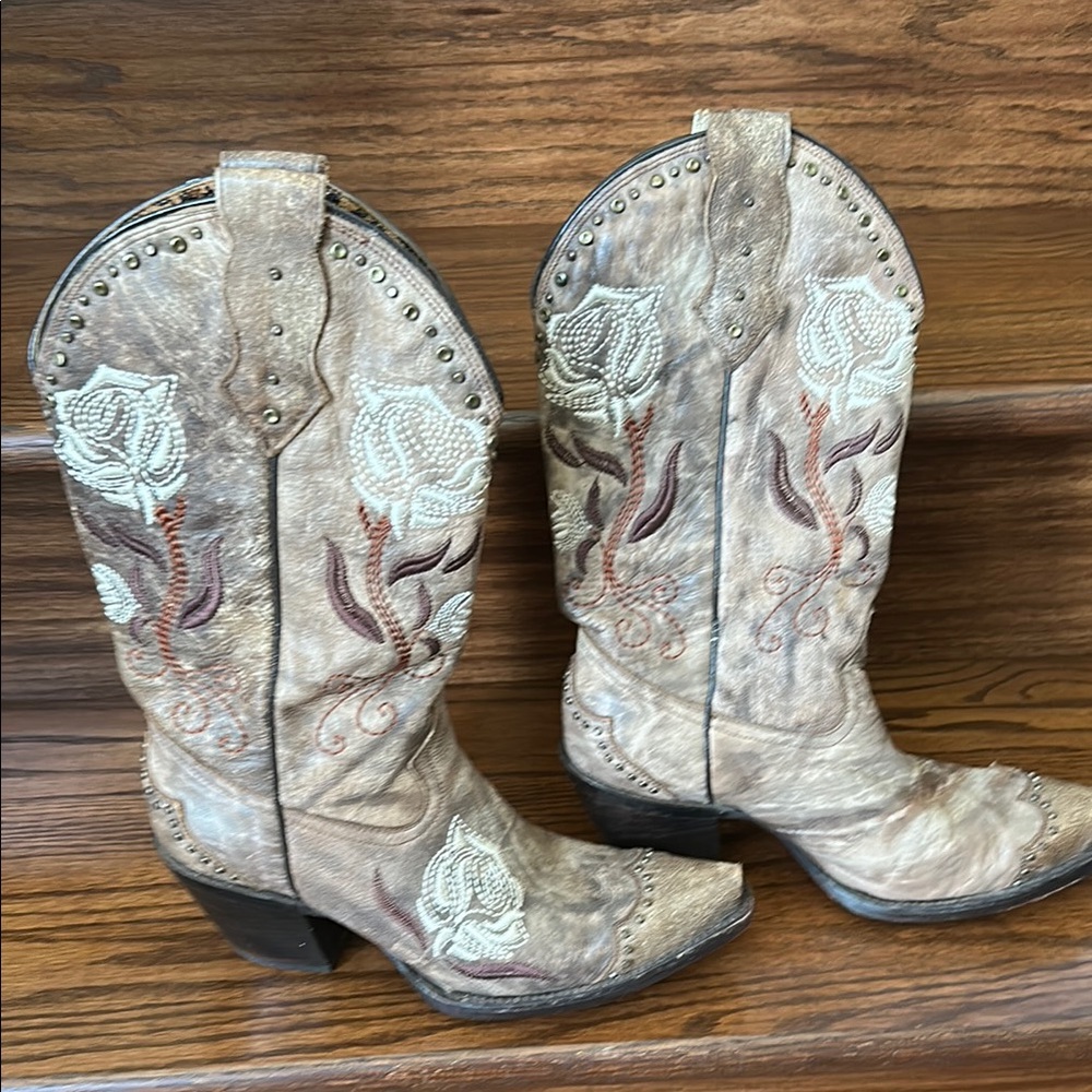 Embroidered Western Heeled Boots - Tan